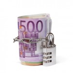 Euro Geldscheine mit Zahlenschloss und Kette