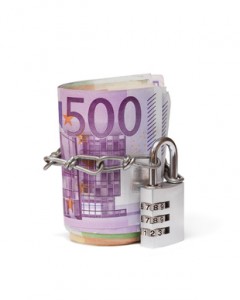 Euro Geldscheine mit Zahlenschloss und Kette